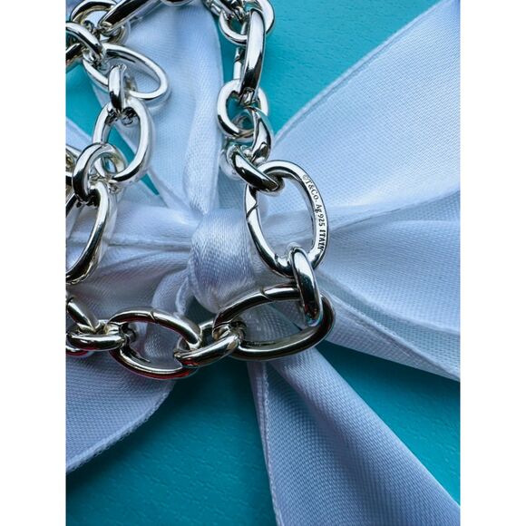 Tiffany & Co. LONG Clasping Link Bracelet in Silver 8.5” - Picture 3 of 4